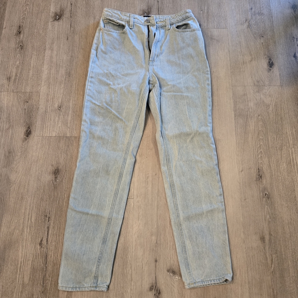 BDG Urban Outfitters Mom High-Rise Light Wash Jeans Size 27